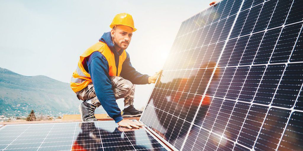 "Decretato il divieto di accesso agli incentivi per i pannelli solari cinesi: l'Italia punta sull'industria nazionale delle energie rinnovabili"