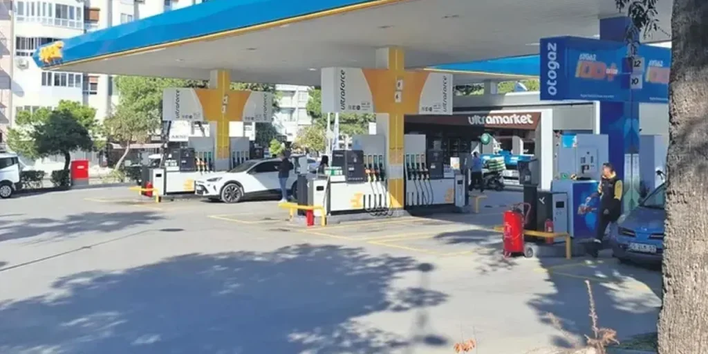 Stazione di carburante all'interno di un parco di Izmir: la municipalità di Karabağlar è contestata da una compagnia locale