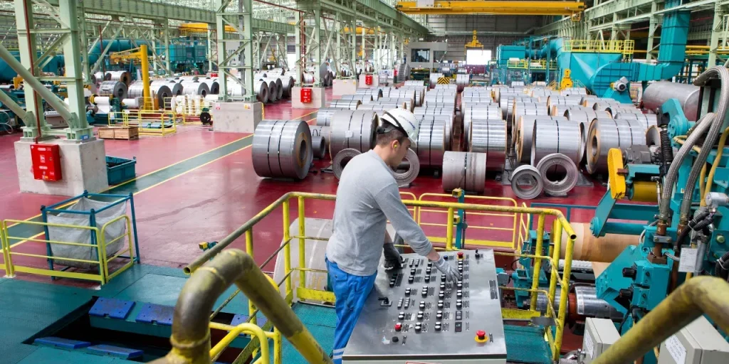 CEO di Kibar Holding prevede imposta anti‑damping sui prodotti in acciaio inox cinesi e indonesiani, ONG avvertono perdita di 300.000 posti di lavoro