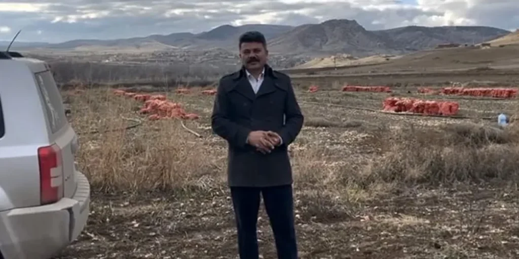 Presidente di distretto CHP lancia patate e insulta il Dipartimento del Commercio dopo multa