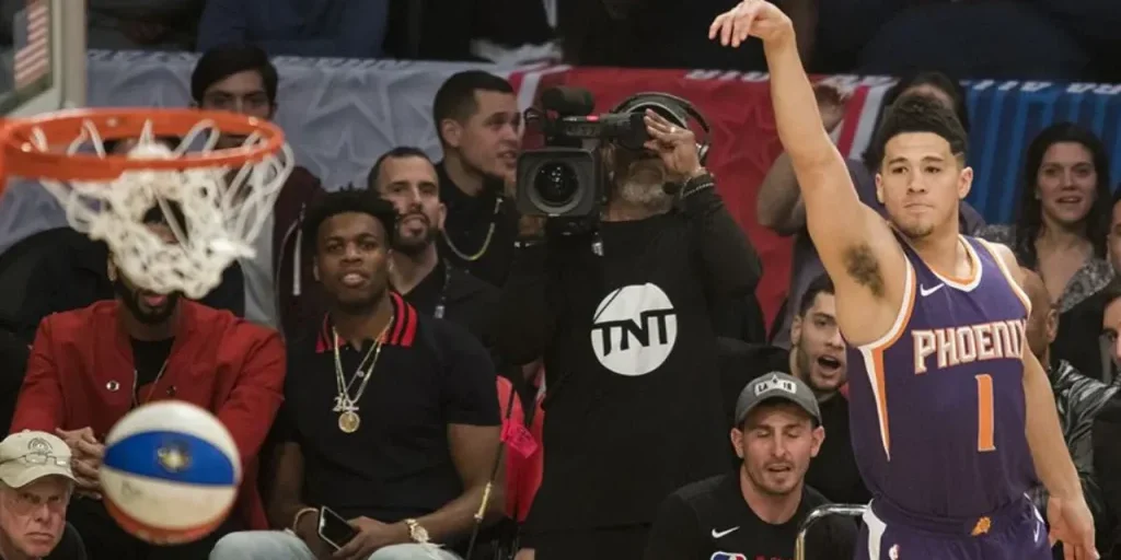 Suns vince su Thunder grazie a tiro da tre a 0,7 secondi: 108-105