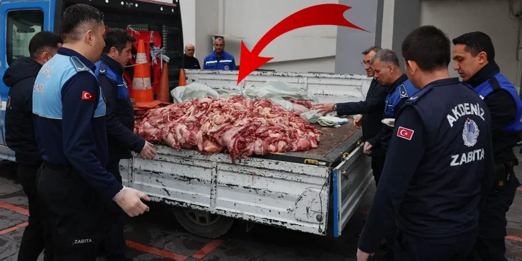 Mersin: 500 kg di carne scaduta confiscata e distrutta