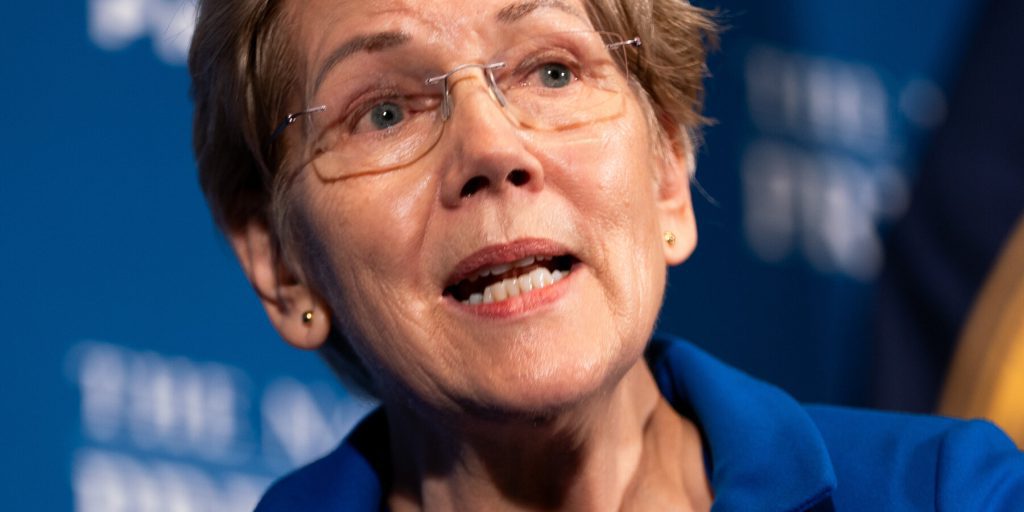 Elizabeth Warren invita i Democratici a rimanere progressisti e a non avvicinarsi ai ricchi.