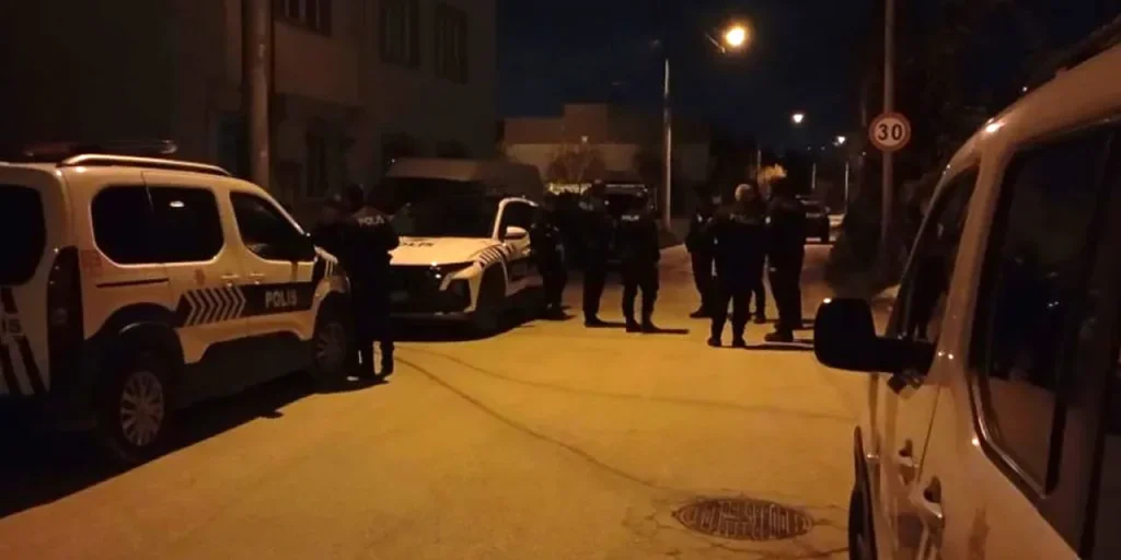 Conducente di auto sospetta fuggito: inseguimento di un'ora a Bursa