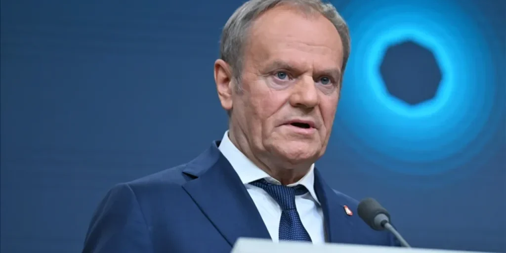 Donald Tusk: pace in Ucraina entro poche settimane, Kiev deve cedere territori