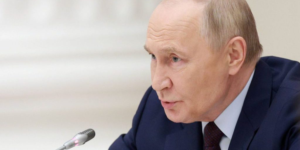 Tensioni nucleari: Putin valuta test atomici in risposta ai piani di Trump