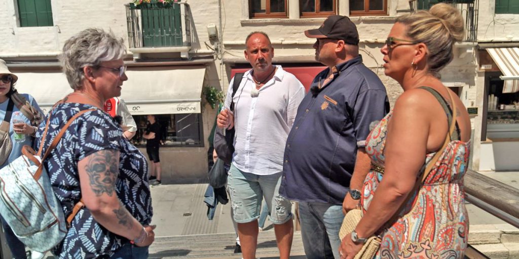 Viaggio a Venezia a Rischio: Una Coppia di Campersta Affronta la Delusione e la Frustrazione