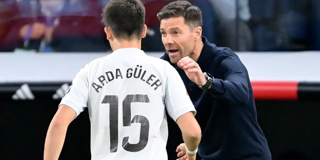 Real Madrid: bottiglie volanti nella stanza di partenza e pressioni sull'allenatore Xabi Alonso