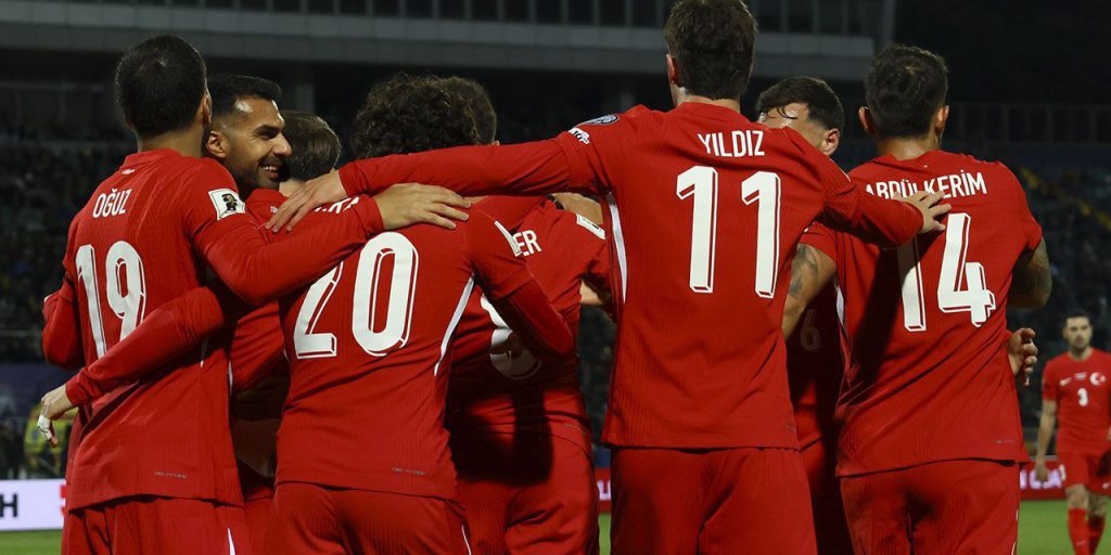 Real Madrid'e bir Türk daha: Milli yıldızı takibe aldılar