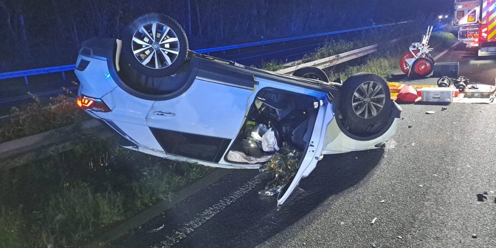 Drei Schwerverletzte auf A43 in NRW ++ Auto überschlägt sich ++ Autobahn zeitweise gesperrt