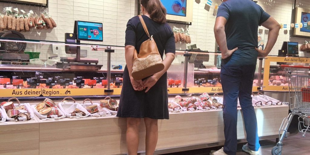 Rewe-Kunden liefern sich hitzige Mett-Diskussion – „Bitte nicht essen“