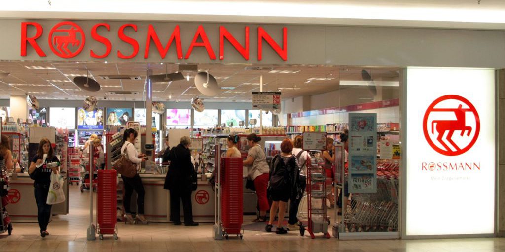 Incidente alla cassa di Rossmann: un giovane padre ha avuto un improvviso spavento