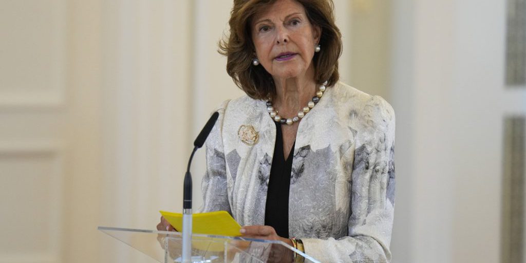 Regina Silvia di Svezia annulla a breve termine i suoi appuntamenti