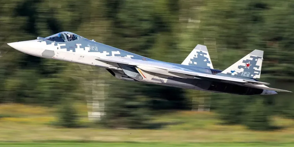 Russia consegna due aerei Su‑57 di quinta generazione a un cliente straniero, probabilmente Algeria