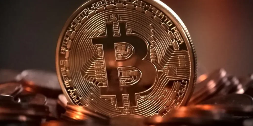 Bitcoin in calo: analisti prevedono prezzo verso 83.000 dollari