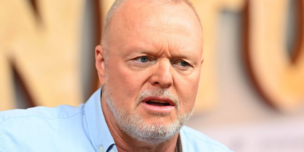 Stefan Raab sotto attacco: i fan di un noto artista lo accusano di irrispettosità dopo alcuni commenti controversi