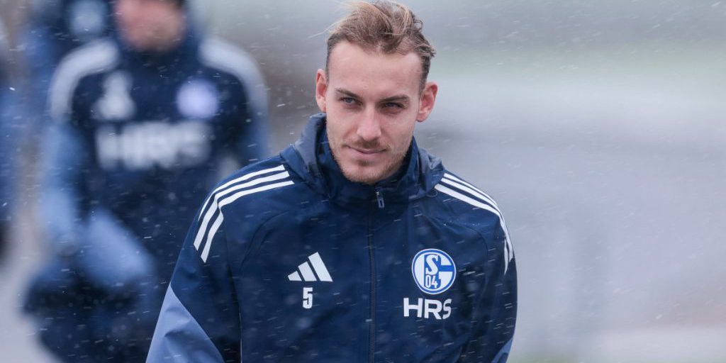 Timo Becker si sente sotto pressione mentre lo Schalke 04 punta a risultati importanti