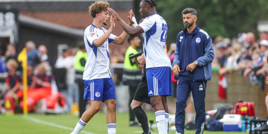 Schalke 04 cerca di allontanare un giocatore: la sua dichiarazione