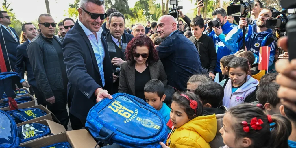 Sadettin Saran incontra studenti di Adana in vista della Super Cup