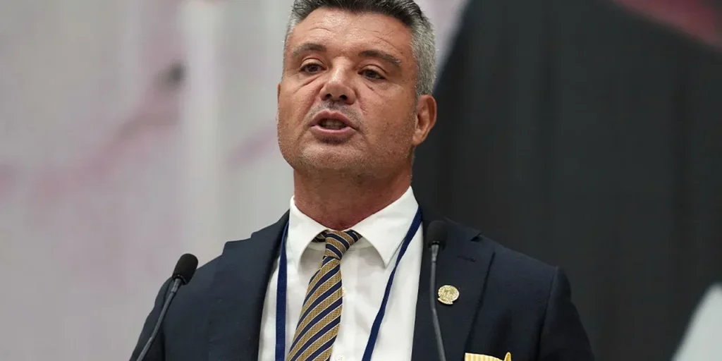 Sadettin Saran intende denunciare frodi via SMS che usano il suo nome