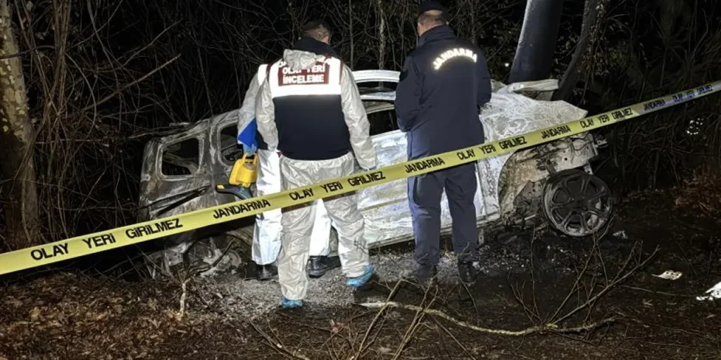 Incidente in Safranbolu: veicolo commerciale leggero in fiamme, conducente deceduto