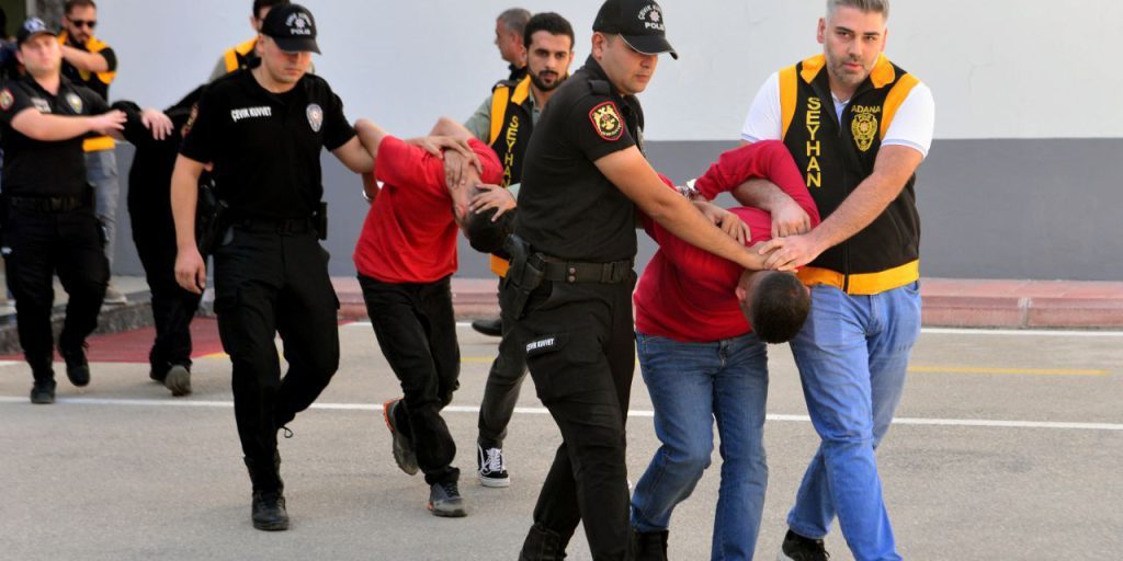 Minaccia di estorsione a un imprenditore in Turchia: banda smantellata dopo sparatoria