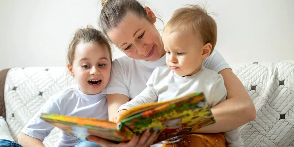 La terapia con fiabe: ridurre l’uso dello schermo e rafforzare il legame familiare