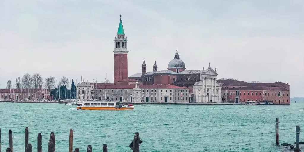 Artisti chiedono di escludere Israele dalla Biennale di Venezia