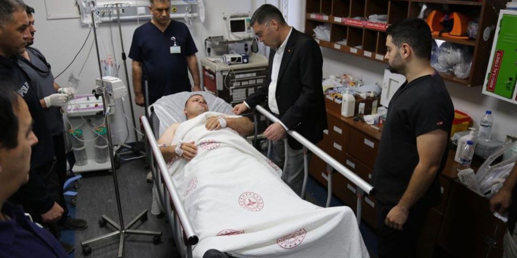 Aggressione con coltello a poliziotto a Şanlıurfa: le autorità indagano sull'incidente