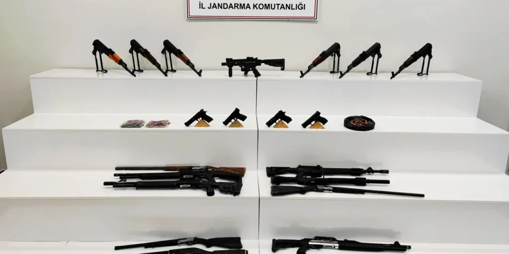 Armi e munizioni sequestrate a Şanlıurfa: sette sospetti fermati