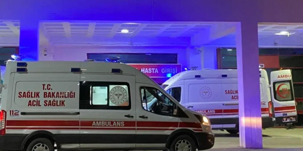 Incidente a Şanlıurfa: 7 feriti, 1 morto dopo scontro tra due auto