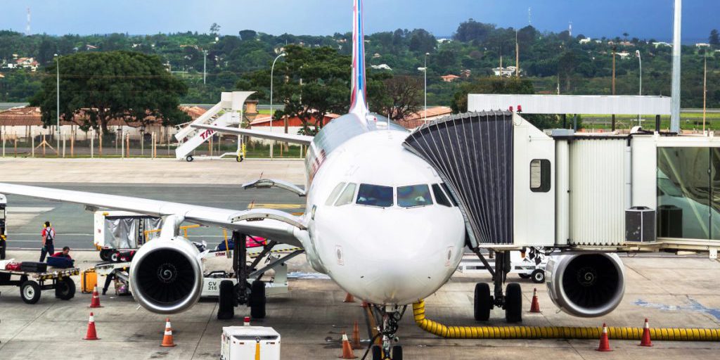 Aereo in fiamme in Brasile: 180 passeggeri in pericolo