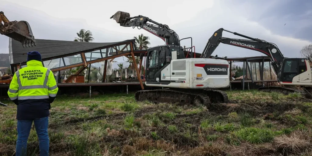 Lago Sapanca: 6 km di costa liberati da imbarcazioni clandestine, inizio di nuovo spazio di vita sostenibile