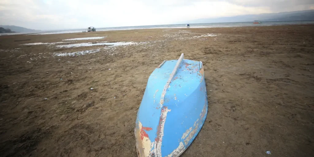 Livello dell’acqua del lago Sapanca cala a 28,45 metri per siccità e uso scorretto dell’acqua