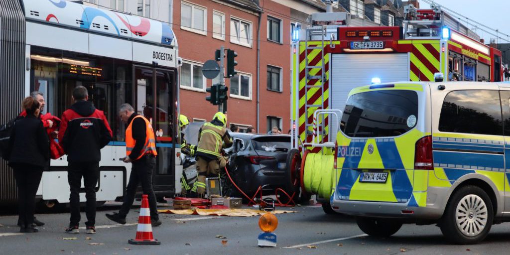 Unfall-Chaos auf dem Weg zum Schalke-Spiel! Straßenbahn verunglückt