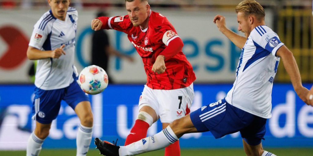 Tifosi del FC Schalke: forte supporto nella partita più importante della stagione