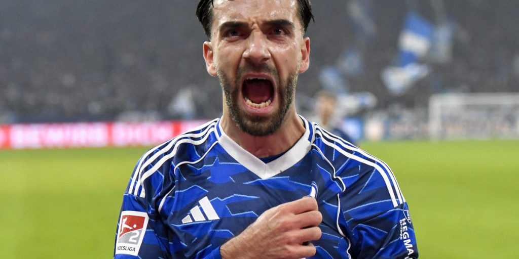 Kenan Karaman in evidenza nella serata speciale tra Schalke e Paderborn