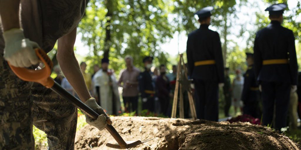 Scoperta sensazionale vicino a Stoccolma: un uomo trova un tesoro secolare scavando nel terreno alla ricerca di lombrichi