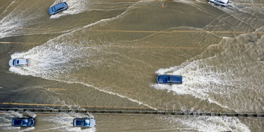 Mareggiature di re in California: impatto sulla vita quotidiana