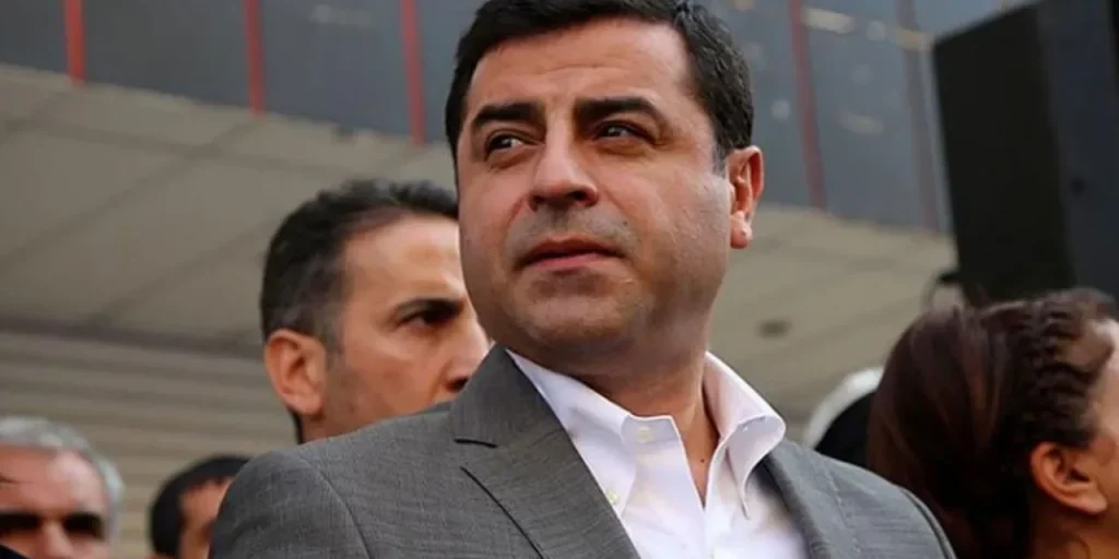 Demirtaş condannato a 1 anno e 5 mesi di reclusione per insulto al presidente