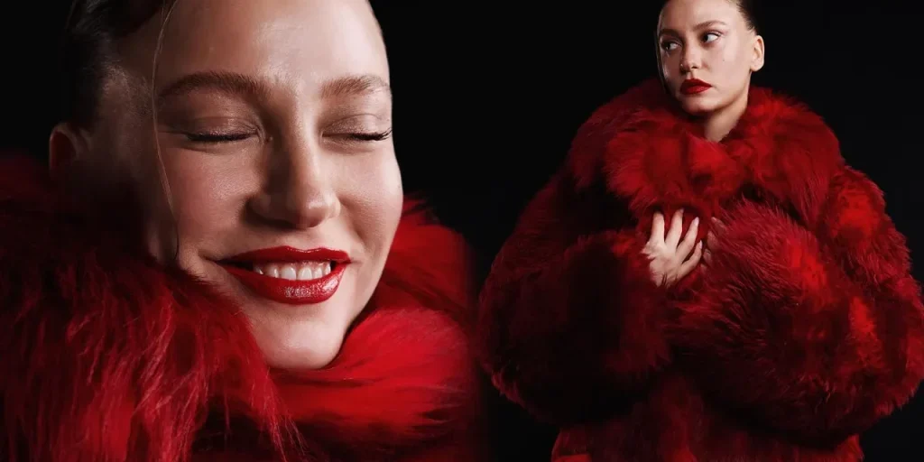 Serenay Sarıkaya indossa pelliccia di 384 salari minimi a un evento privato