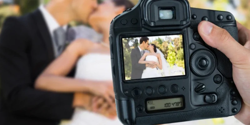 Tribunale Federale Statunitense Sostiene Libertà di Espressione di Fotografa Cristiana in Caso di Discriminazione delle Coppie dello Stesso Sesso