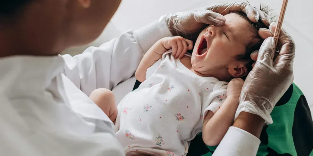 RSV nei neonati: 33 milioni di casi annuali e 100.000 morti, la proposta di anticorpi per il primo inverno