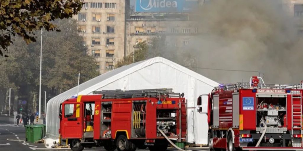 Tensioni in Serbia: sparatoria e incendio vicino al Parlamento