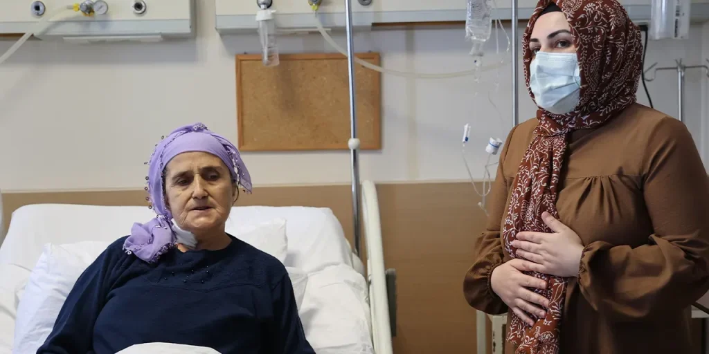 Ayşe Öztürk salva la vita grazie al trapianto di fegato donato dal marito