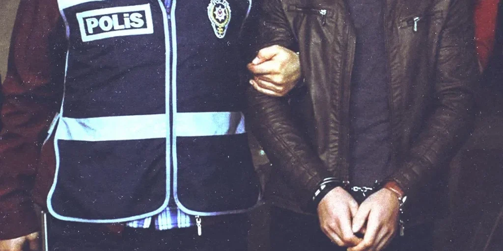 Arresti a Antalya per lettura di poema accusata di offesa al presidente