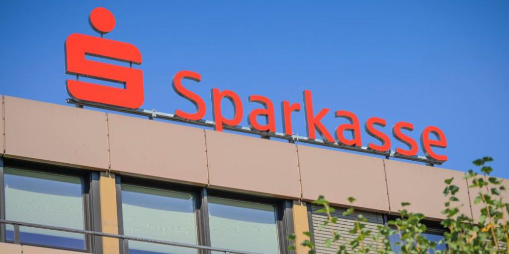 Pena aumentata per ex dipendente della Sparkasse che ha sottratto grosse somme ai clienti