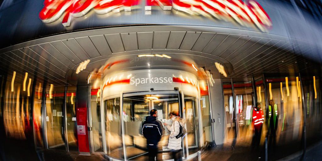 Furto nella filiale Sparkasse di Gelsenkirchen-Buer: la banca garantisce sicurezza all’avanguardia