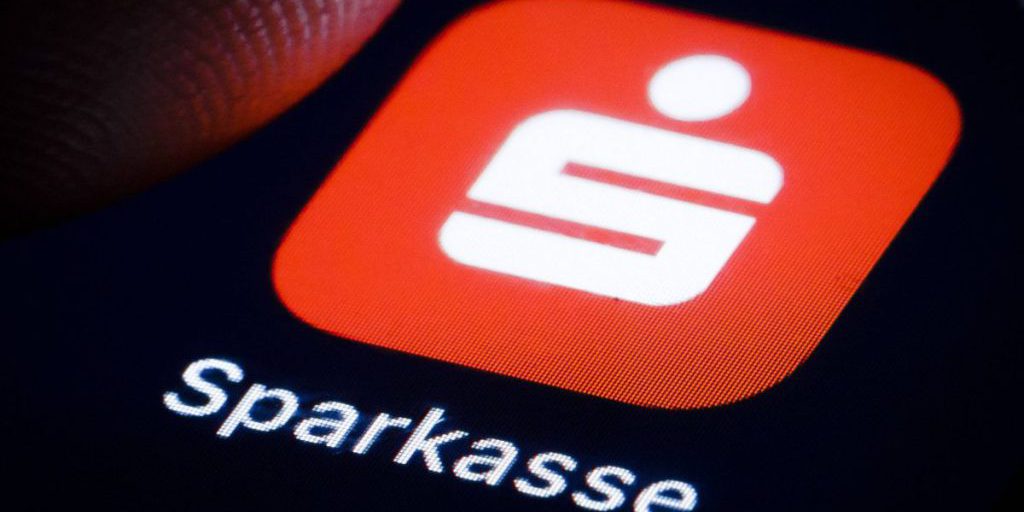 Sparkasse di Oberhausen sostituisce l'ATM con un nuovo padiglione in acciaio a Klosterhardt