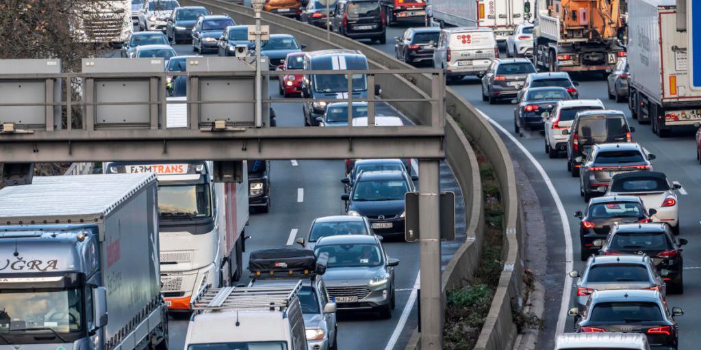 Traffico intenso in NRW poco prima di Natale: evita l’autostrada quel giorno